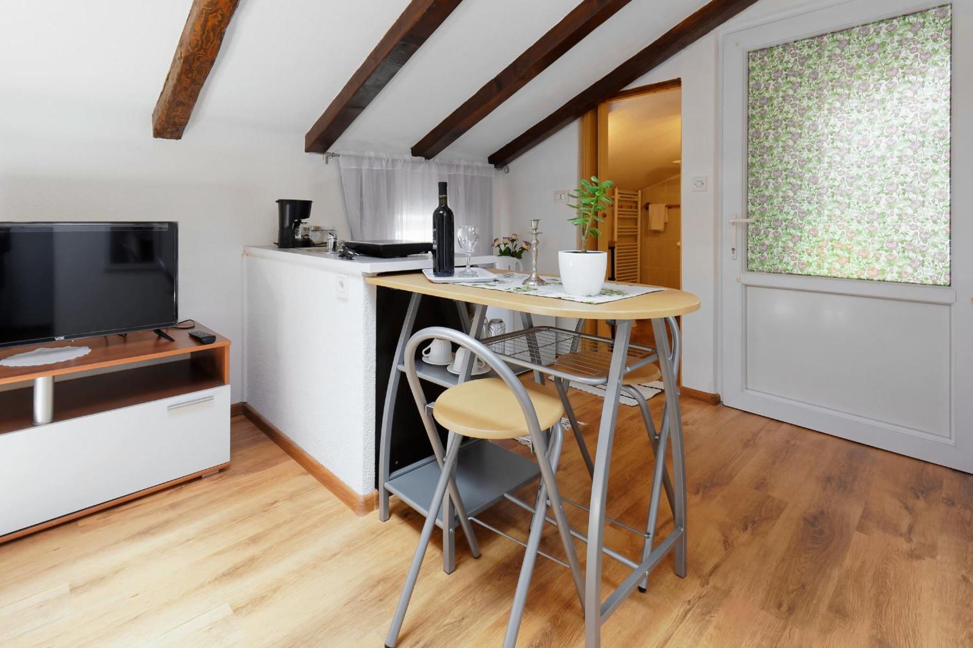 Apartments Viola By Rent Istria Momjan Экстерьер фото