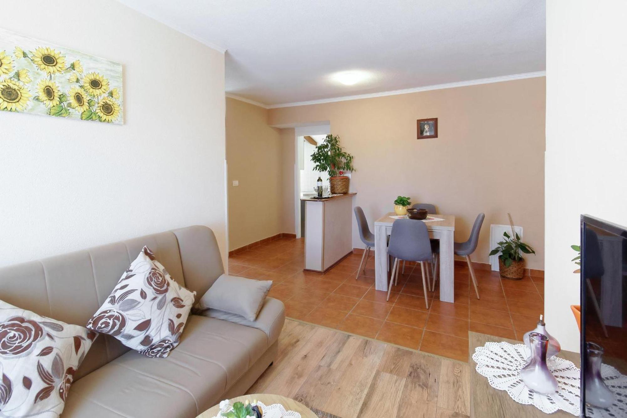 Apartments Viola By Rent Istria Momjan Экстерьер фото