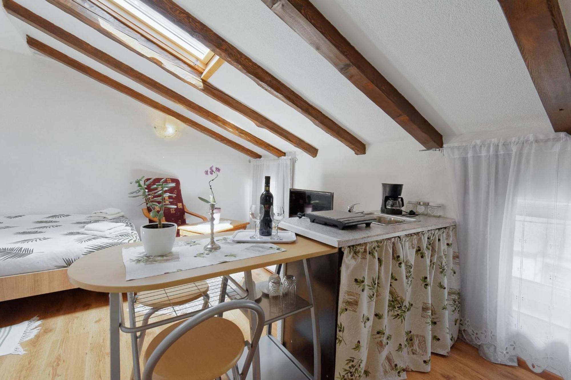 Apartments Viola By Rent Istria Momjan Экстерьер фото