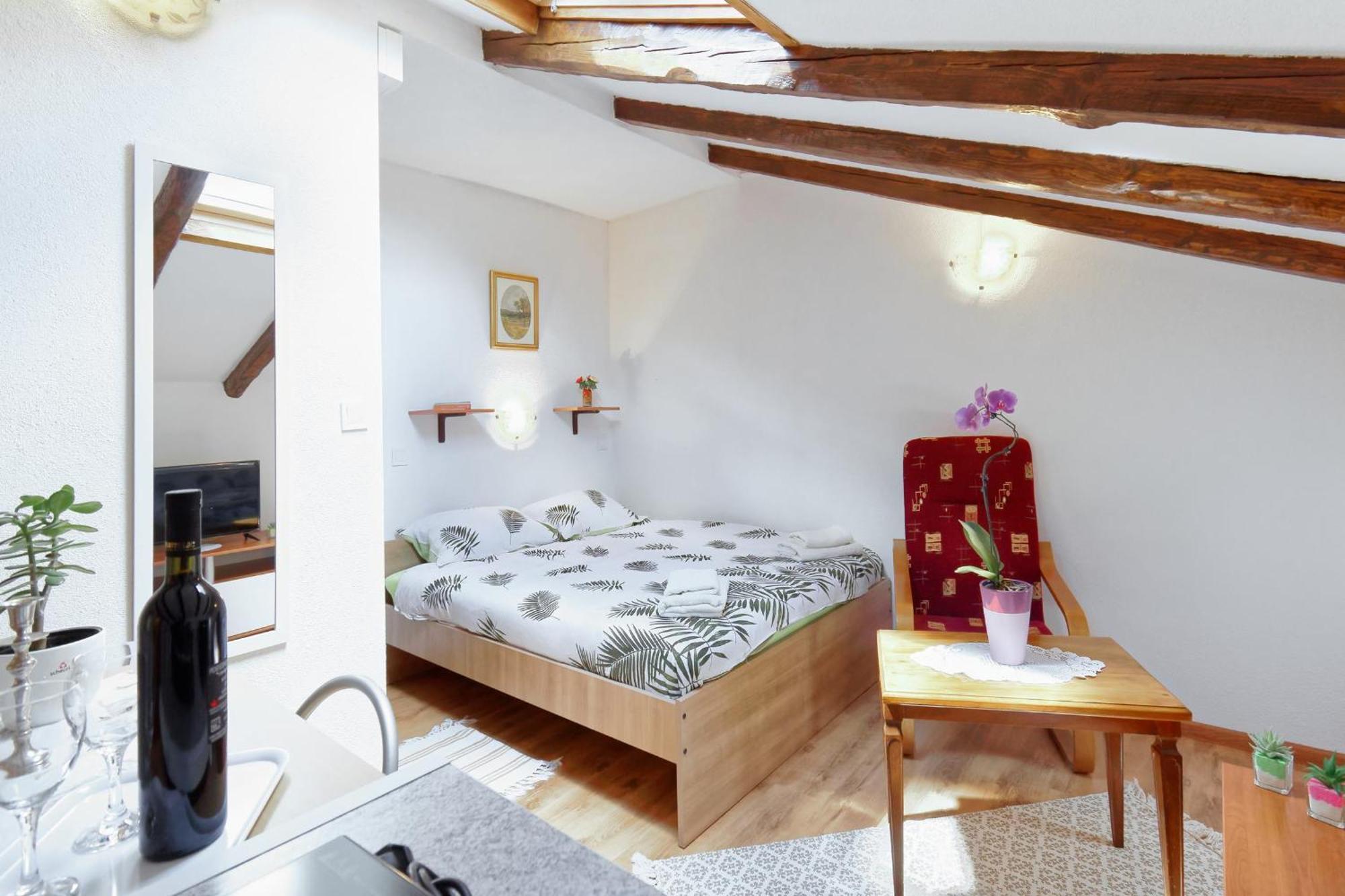 Apartments Viola By Rent Istria Momjan Экстерьер фото